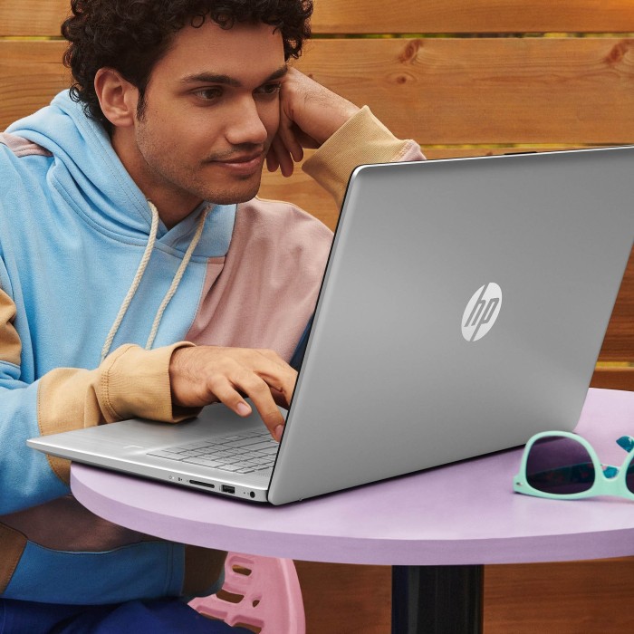 Ноутбук HP 17-cn3002ua 17.3